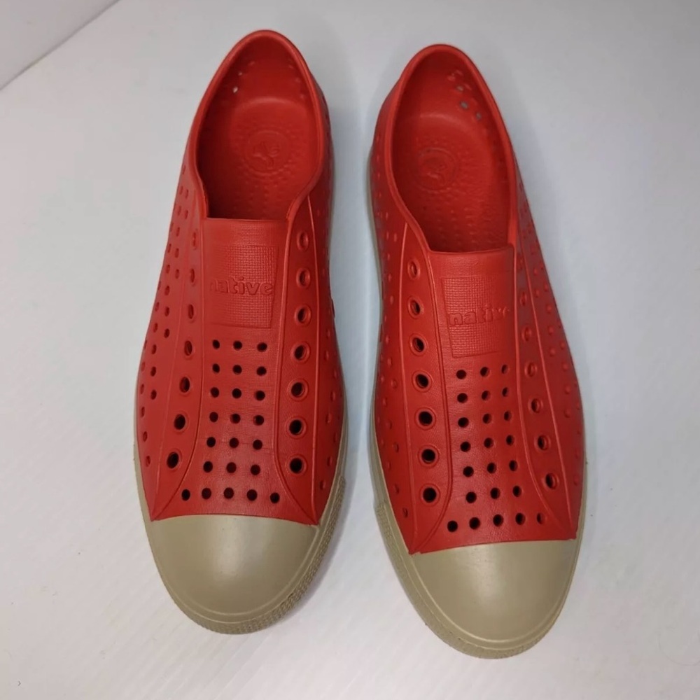 Native Jefferson Slip-On Sneaker-Torch Red-EUC -Sz 5 ❤️☀️​ - Picture 9 of 9